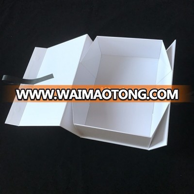 White Flat Folding Paper Rigid Magnetic Gift Box/ Collapsible Box with ribbon